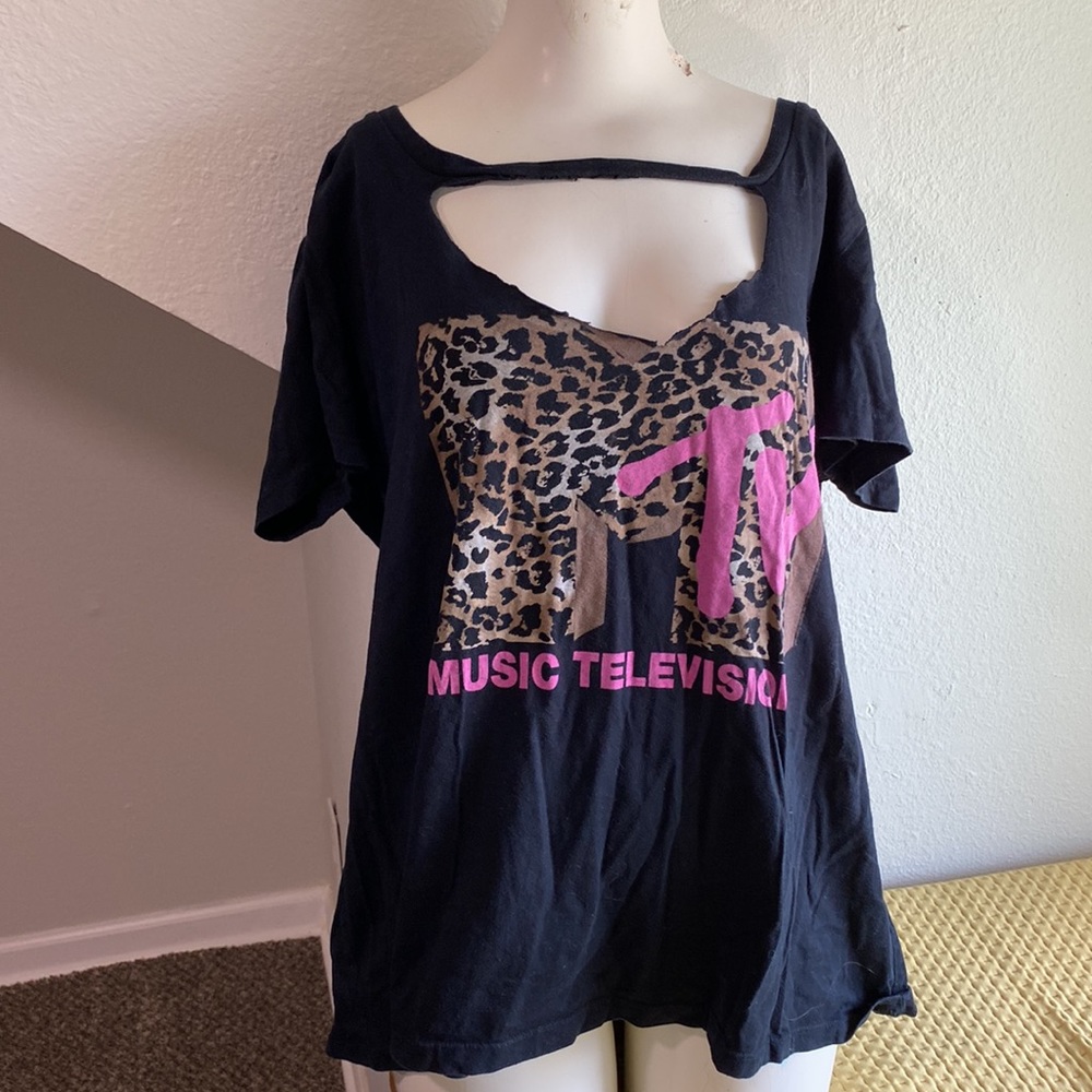 Sz 2 T, great used condition.